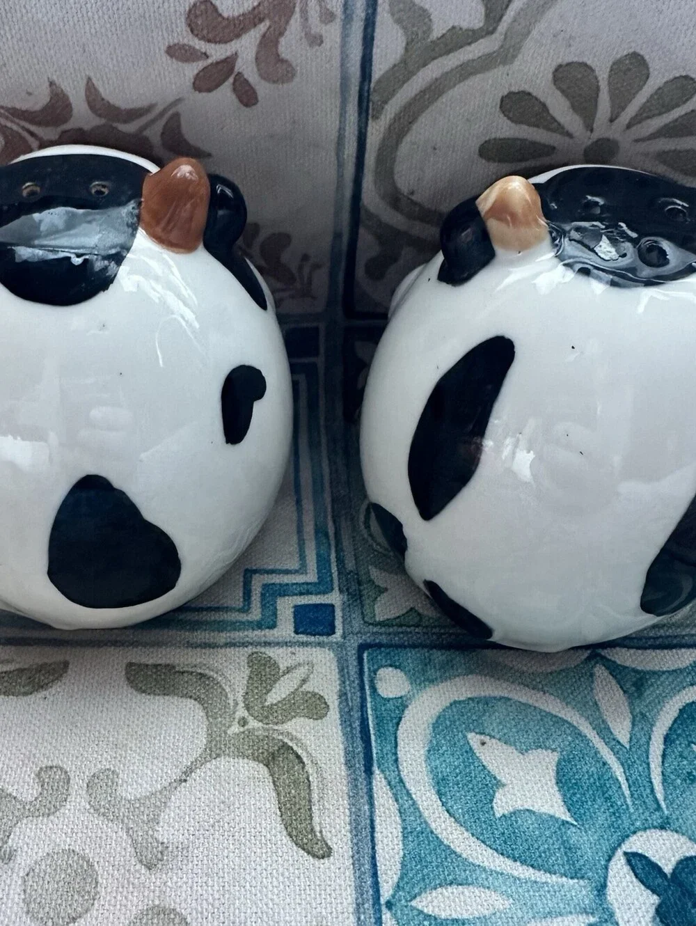 Vintage Chubby Cow Salt And Pepper Shaker Set Farm Cottage Kitchen Kitsch